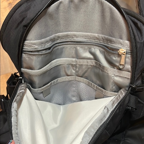 The North Face Black Recon Backpack - Picture 5 of 8